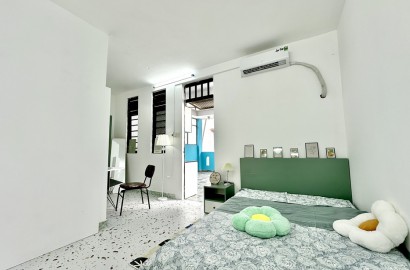 Serviced apartmemt for rent with large balcony on Truong Sa Street