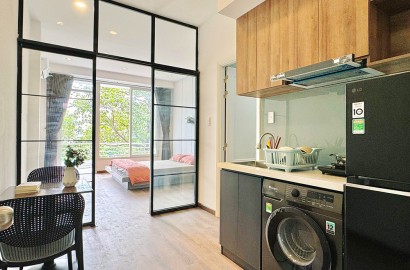 1 Bedroom apartment for rent, balcony, washer on Hoang Sa Street