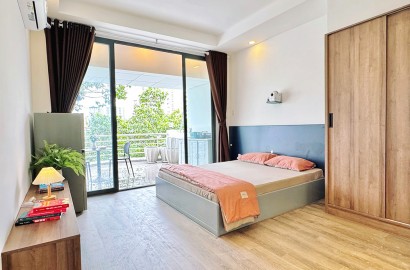 Serviced apartmemt for rent with large balcony on Hoang Sa Street