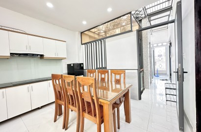 2 Bedrooms serviced apartment with fully furnished, balcony on Cong Hoa Street