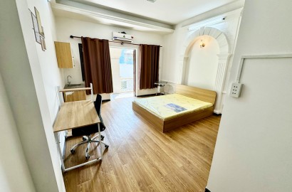 Serviced apartment for rent with balcony on Nguyen Trong Tuyen Street