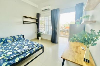 Balcony studio apartment for rent on Thich Minh Nguyet Street