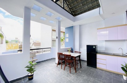 Serviced apartmemt for rent with large balcony on Dat Thanh Street