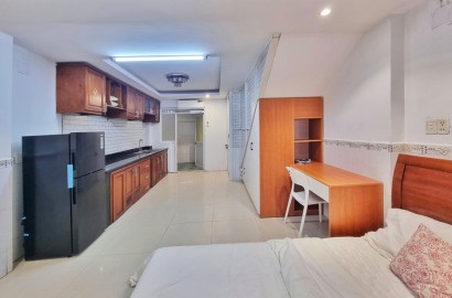 Ground floor apartment for rent on Tang Bat Ho Street