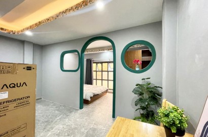 Airy apartment for rent on Hoa Hung Street