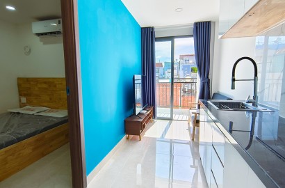 New 1 bedroom apartment for rent with balcony in District 3 on Truong Sa Street
