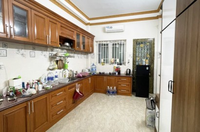 Ground floor apartment for rent on De Tham Street