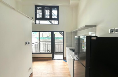 Airy Duplex apartment for rent on Nguyen Cuu Van Street