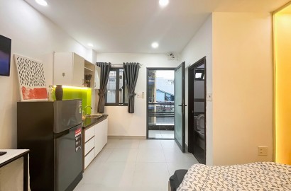 Studio balcony for rent on To Hien Thanh Street