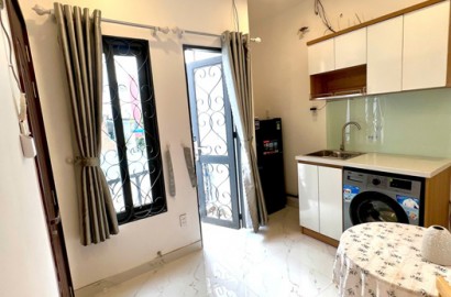 1 Bedroom apartment for rent with balcony, washer on Le Van Sy Street