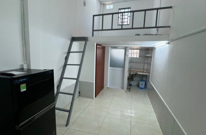 Duplex apartment for rent with window on Dien Bien Phu Str