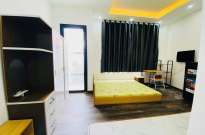 Studio apartmemt for rent with balcony, washer on Âu Cơ Street