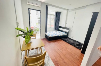 1 Bedroom apartment for rent with balcony on Hoa Hong Street