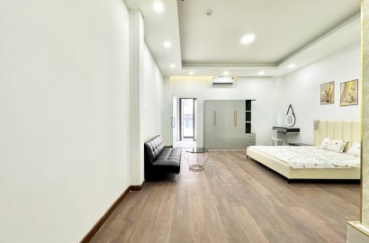 Spacious 1 bedroom apartmemt with balcony in District 3