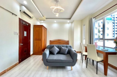 Bright 1 bedroom apartment for rent on Nguyen Cuu Van Street