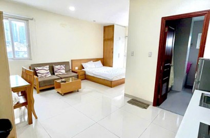 Serviced apartment for rent with balcony in Binh Thanh District on Pham Viet Chanh Street